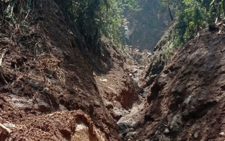 Heboh Gunung Salak 'Terbelah', BNPB Minta Warga Waspadai Potensi Longsor