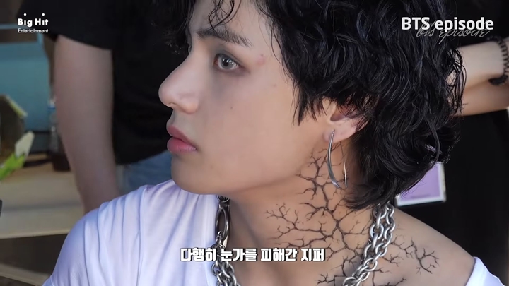 Wajah Tampan V BTS Jadi Korban Insiden Syuting MV, Nyaris Kena Mata