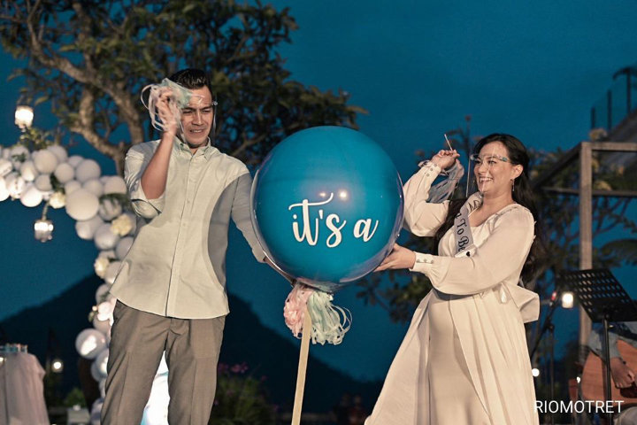 Asmirandah dan Jonas Rivanno Gelar Acara Baby Shower