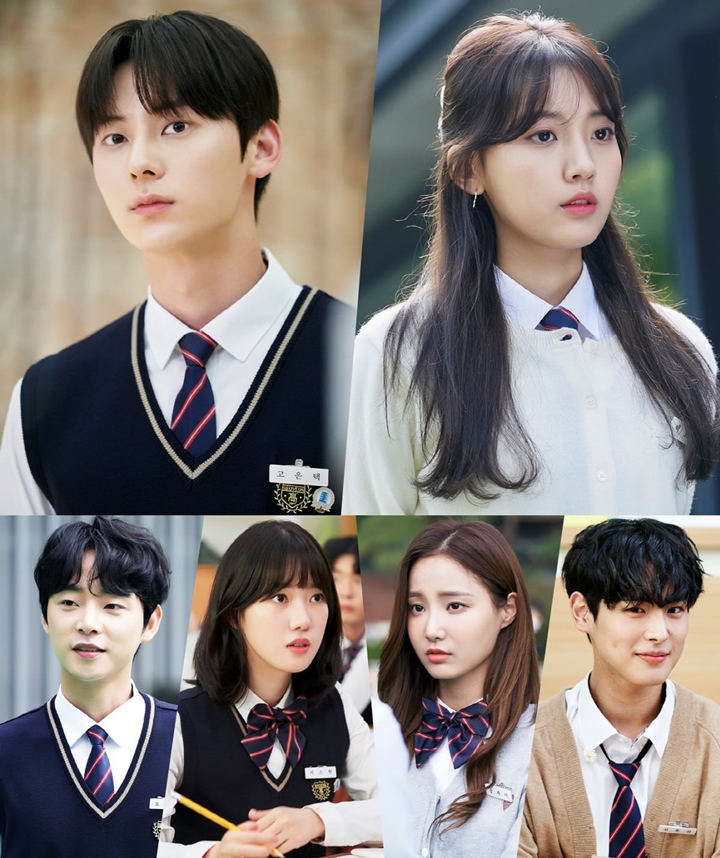 Hwang Minhyun NU\'EST dan Jung Da Bin Cs Mempesona Berseragam Sekolah di \'Live On\'