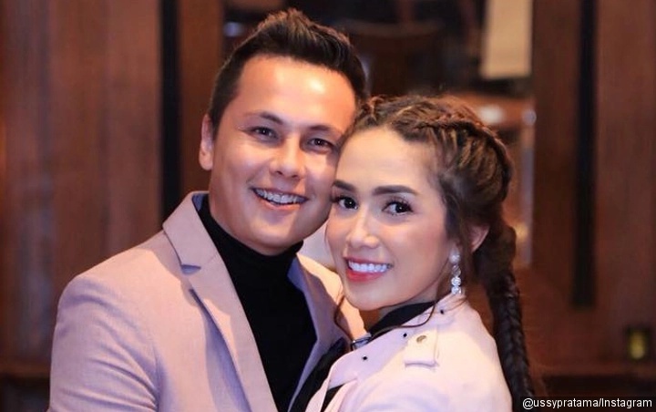 Ussy Sulistiawaty Pamer Foto Bareng 'Abang Ojek' Ganteng, Andhika Pratama: Racun Ya