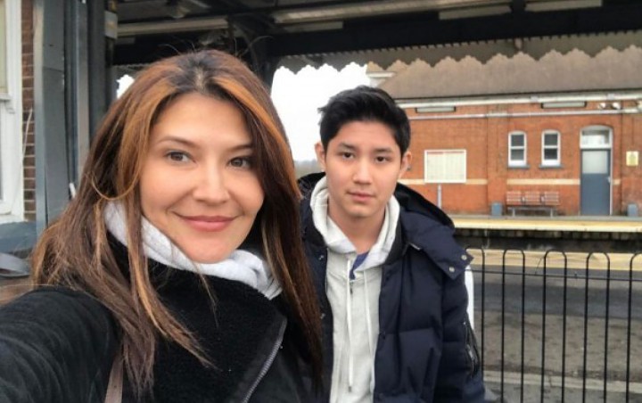 Tamara Bleszynski Pamer Foto Lawas Berhijab Gendong Teuku Rasya, Curhat Pernah Terpuruk