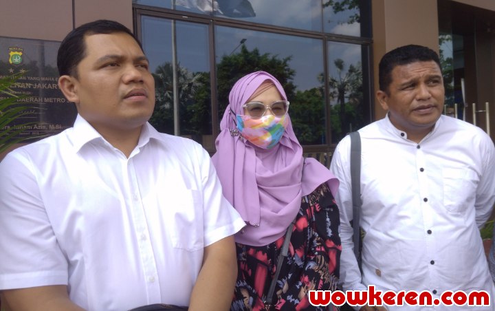Okie Agustina Jadi Korban Penipuan Travel Umrah