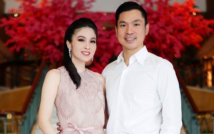 Dikenal Pemalu, Suami Sandra Dewi Pamer Otot Ala Hyun Bin Saat Ajari Putra Bungsu Berenang