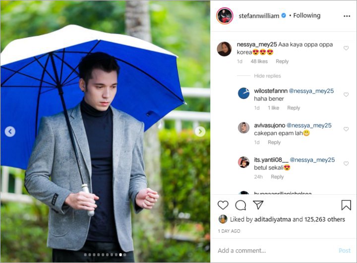 Gaya Stefan William Bawa Payung Hujan-hujanan Disebut Mirip Adegan Drakor Sampai Idol Tampan Ini