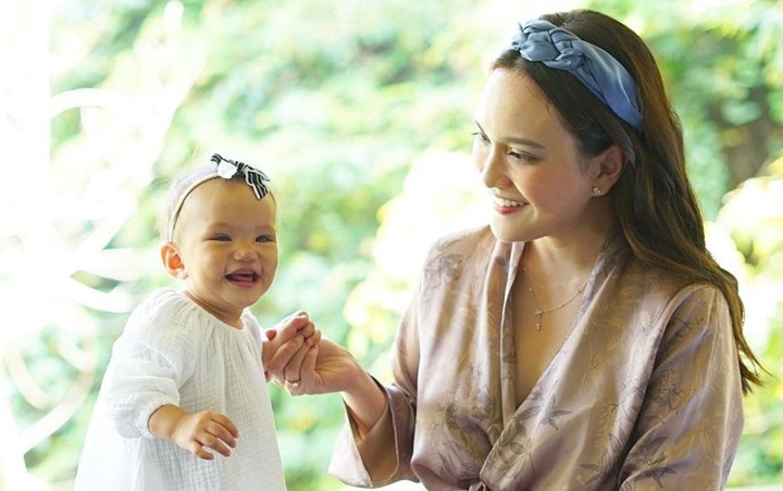 Tingkah Usil Shandy Aulia Masukkan Baby Claire dalam Tas Belanjaan, Ekspresi Pasrah Bingung Disorot