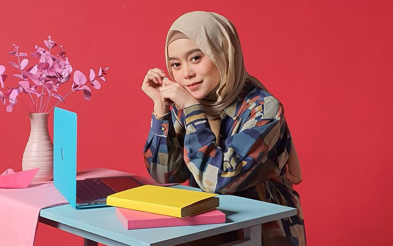 Remake Lagu 'Saat Terakhir' Milik ST12, Lesti Andryani Kenang Momen Haru Bareng Mendiang Kakek