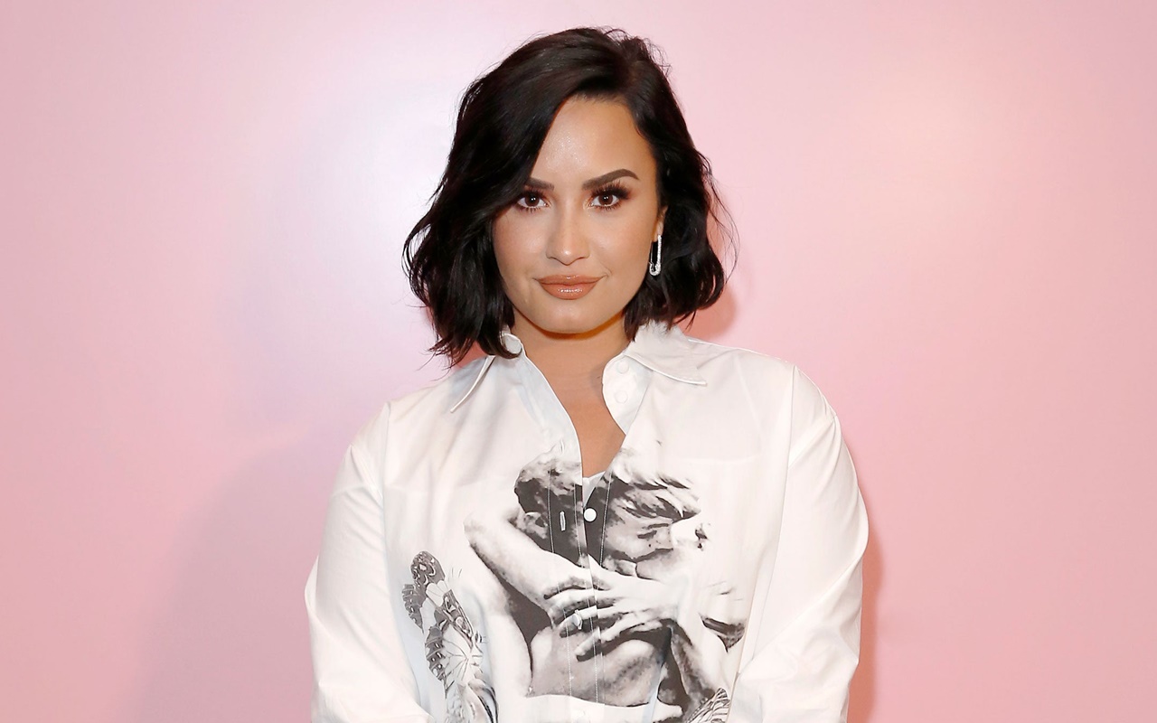 Penampilan Baru Demi Lovato Bikin Kaget, Nekat 'Gunduli' Sebagian Rambut Usai Gagal Nikah