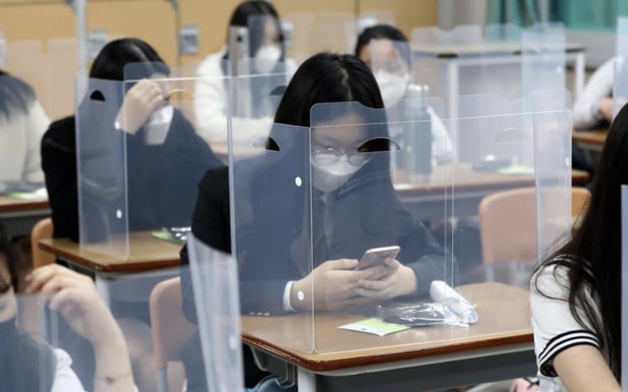 Nadiem Buka Sekolah Tatap Muka Mulai Januari 2021, Ini Kata Orangtua Siswa