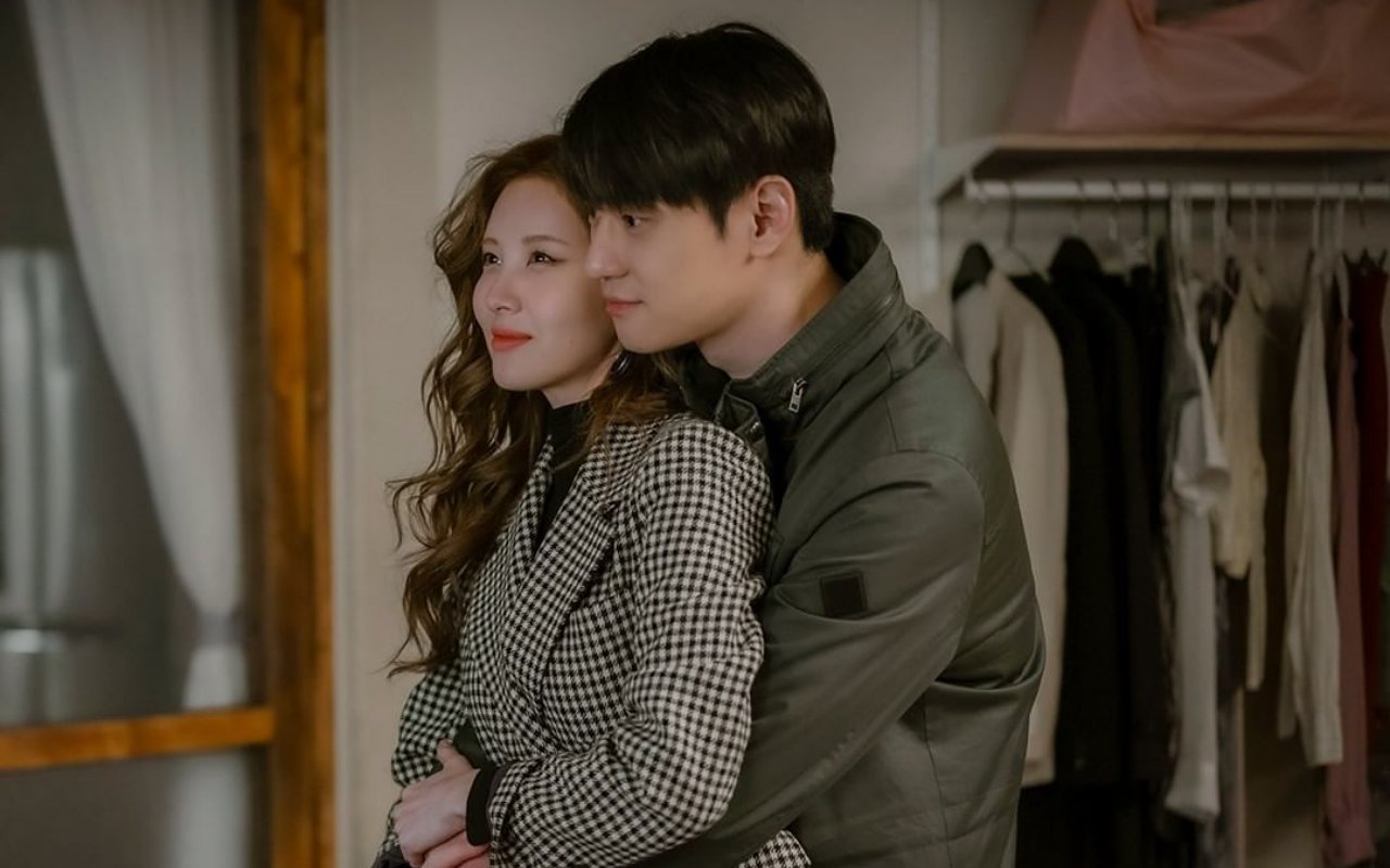 Go Kyung Pyo Nekat Cium Seohyun Meski Terluka, Episode Baru 'Private Lives' Bikin Fans Terhibur