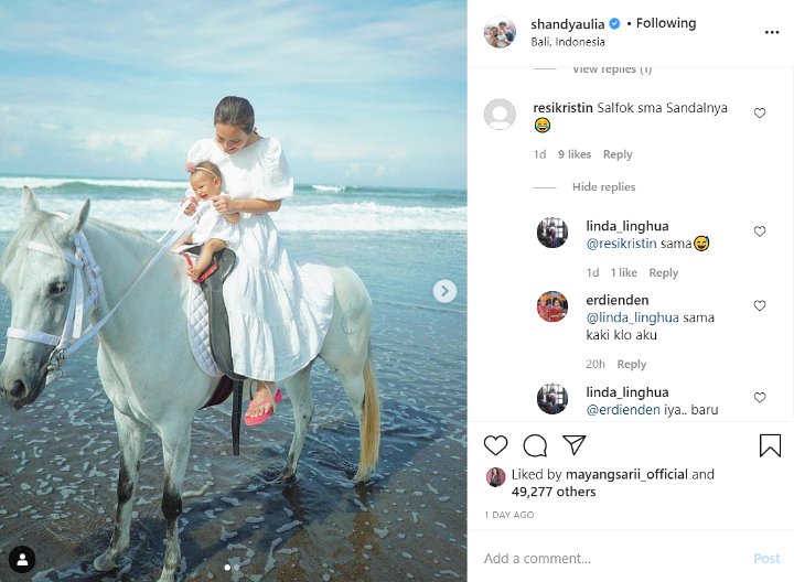Shandy Aulia Asik Naik Kuda Bareng Baby Claire, Penampakan Kaki dan Sandal Jepit Bikin Salfok