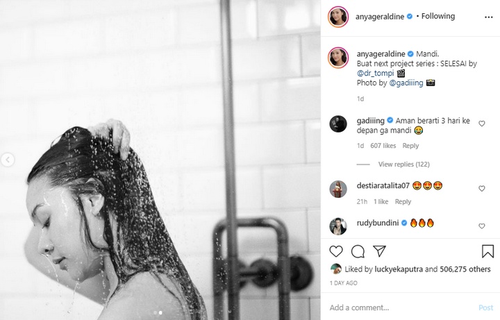 Anya Geraldine Mandi Difoto gading Marten