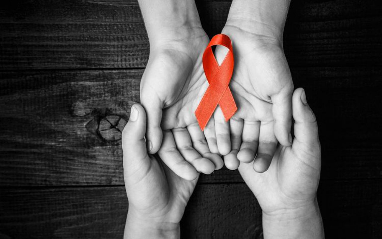 Jangan Dikucilkan, Ini 8 Tips Yang Bisa Dilakukan Untuk Hidup Berdampingan Dengan Penderita HIV/AIDS