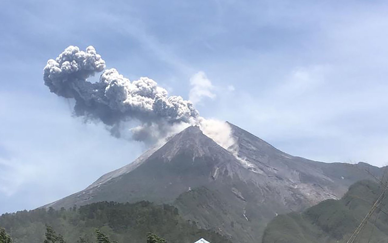 Sumber Tekanan Magma Dekati Puncak, Gunung Merapi 'Kritis'