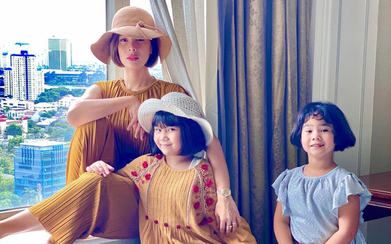 Astrid Tiar Punya 2 Anak Perempuan Dengan Sifat Berbeda, Ada yang Mau Jadi Kopassus
