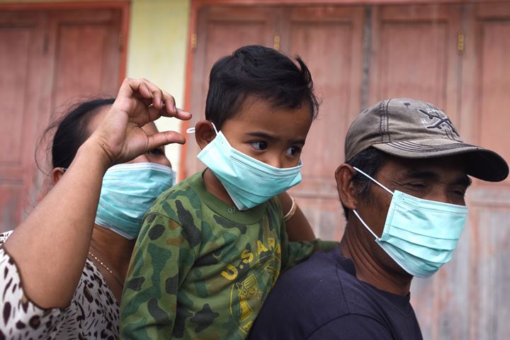 Memakai Masker
