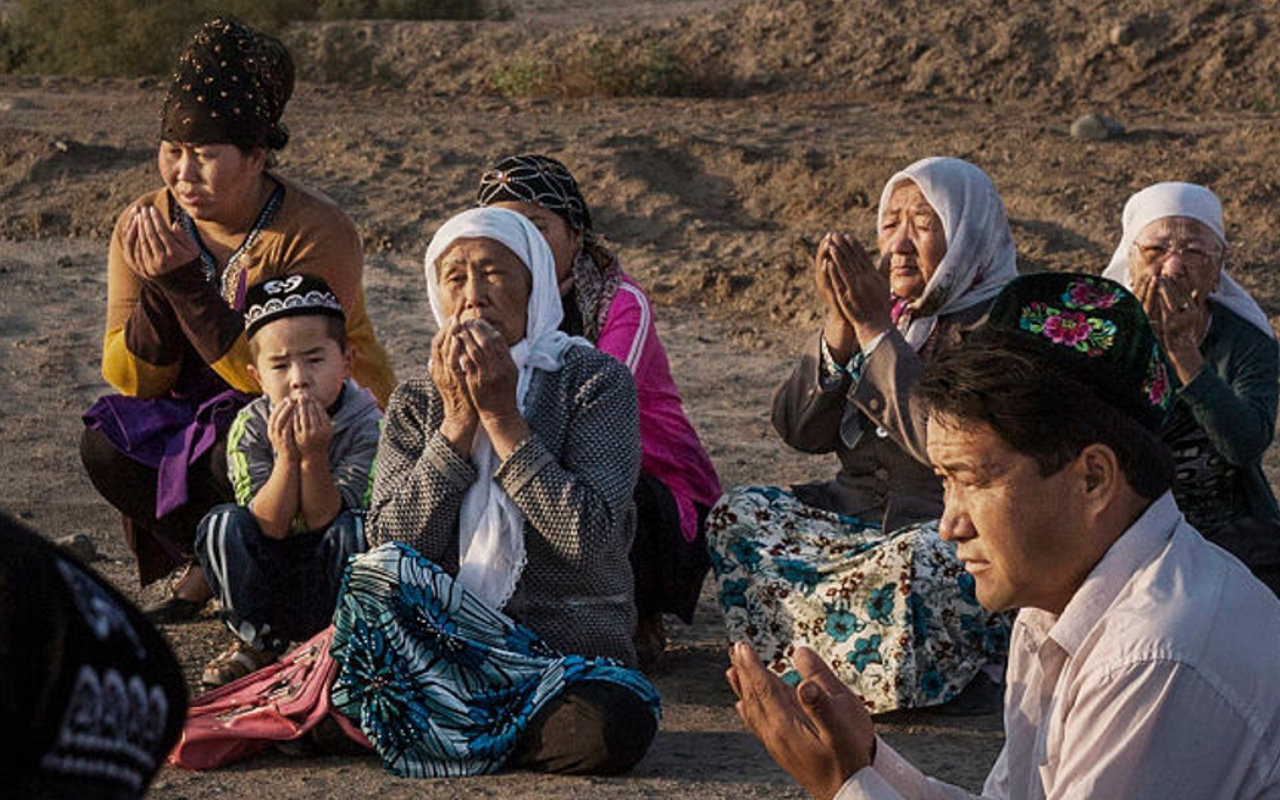 Mantan Penghuni Kamp Sebut Muslim Uighur Tiongkok Dipaksa Makan Daging Babi Tiap Jumat