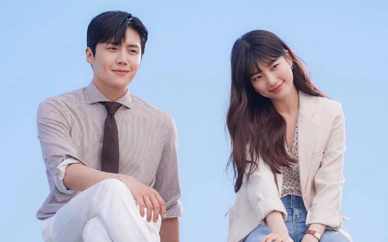 Gagal Berlayar, Pelukan Erat Kim Seon Ho dan Suzy di Lokasi Syuting 'Start Up' Bikin Netizen Puas