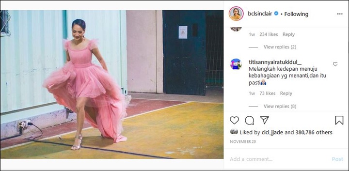 Makna Foto BCL Senyum Bahagia