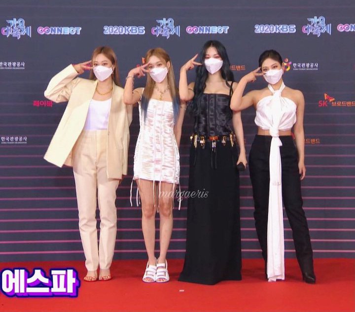 Pakaian aespa di Red Carpet KBS Gayo Daechukje 2020 Jadi Perhatian