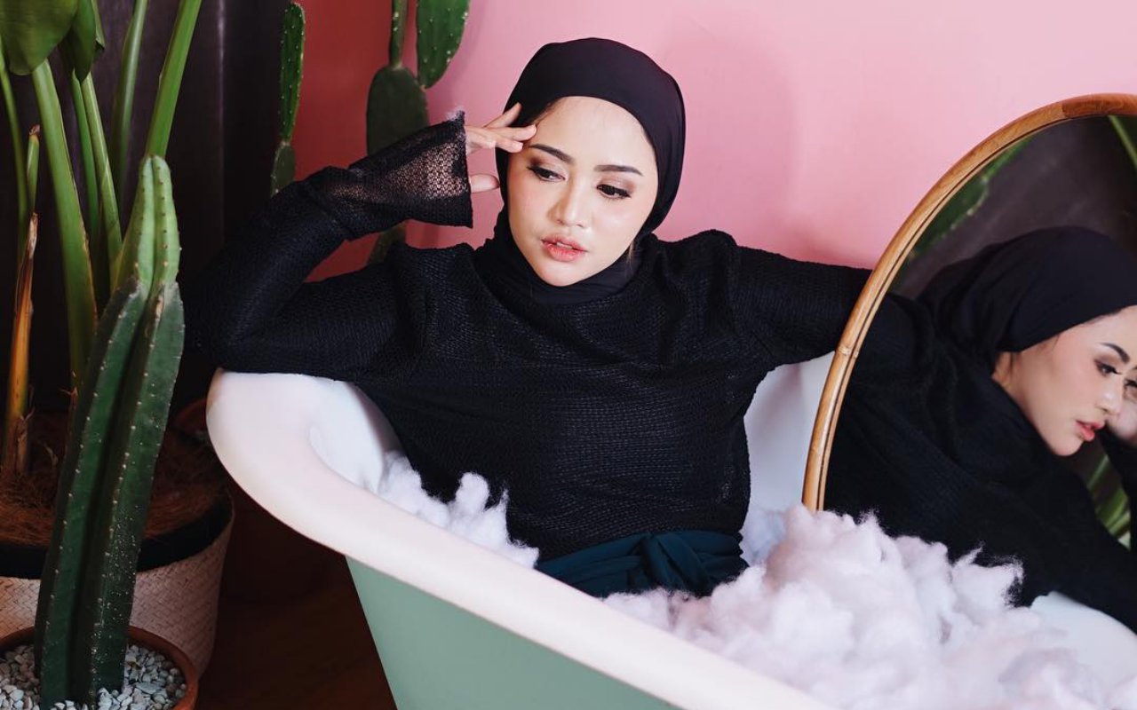 Rachel Vennya Bikin Heboh Usai Posting Lepas Hijab, Minta Netizen Unfollow