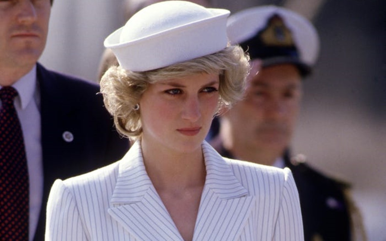 Inilah Gaya Busana Putri Diana yang Paling Mengecewakan untuk Ratu Elizabeth