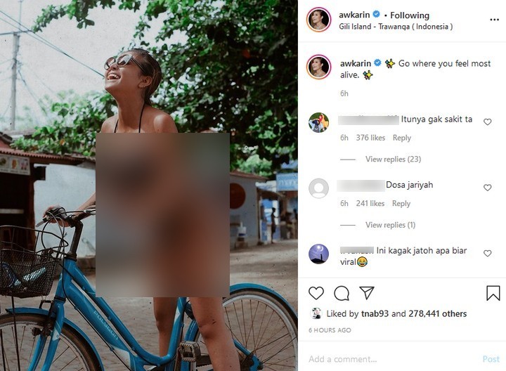 Awkarin Bersepeda Pakai Bikini Bikin Netizen Ngilu