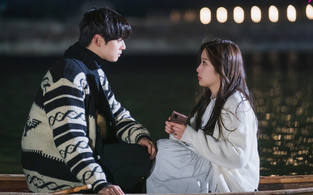 Cha Eunwoo dan Moon Ga Young Totalitas Syuting Ciuman 'True Beauty', Sampai Berulang Kali