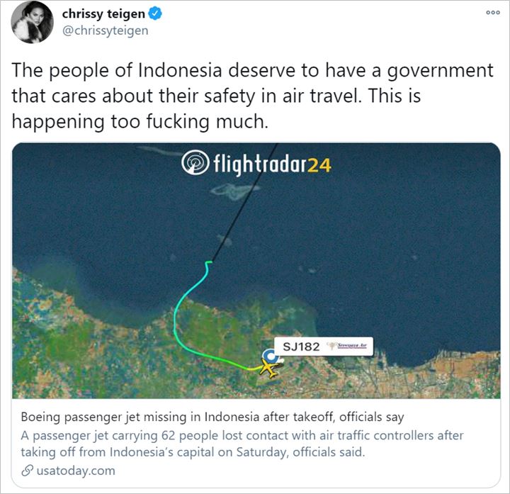 Chrissy Teigen kritik pemerintah RI soal Sriwijaya Air