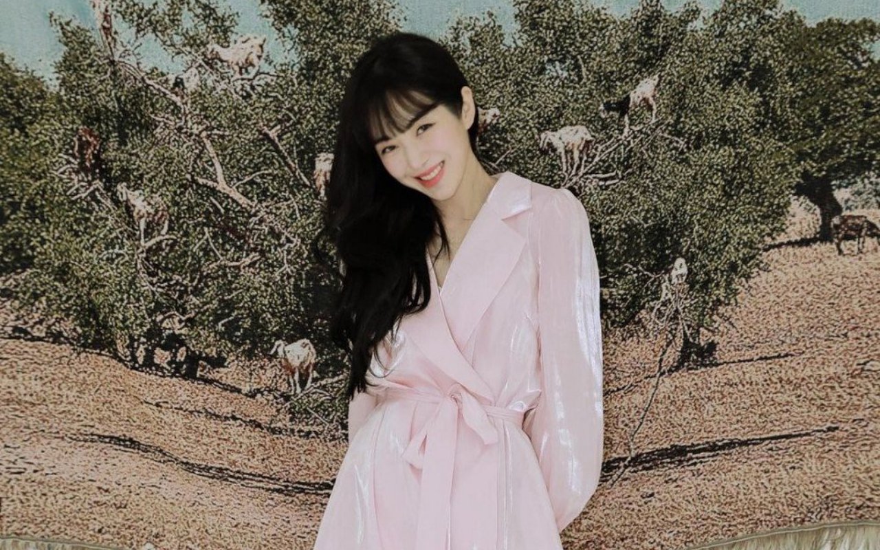 Terlihat Sangat Kurus di Foto-Foto Terbaru, Mina Bikin Fans Khawatir