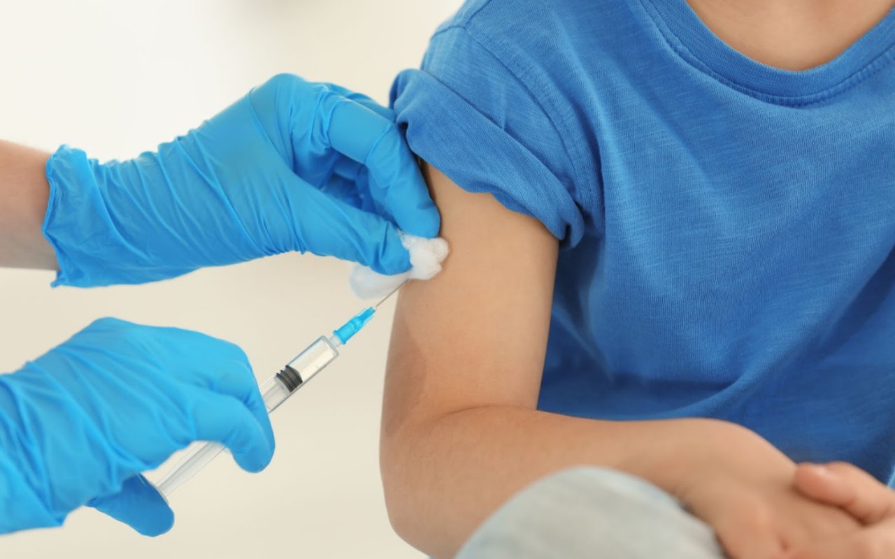 Epidemiolog 'Sentil' Pemerintah Soal Pemilihan Influencer Vaksinasi Corona