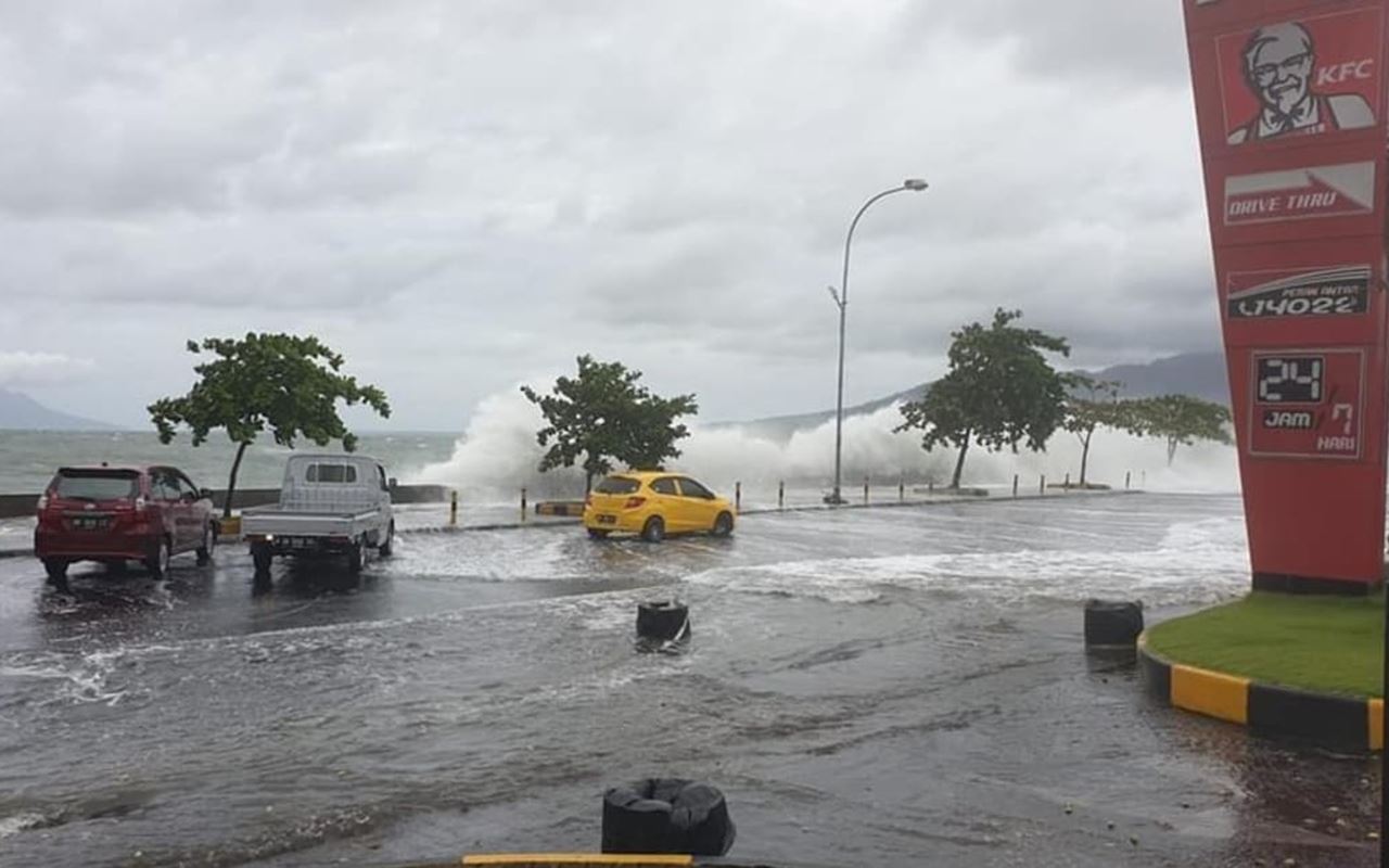 Geger Ombak Bak 'Tsunami Mini' Terjang Area Mal di Manado, BMKG Bongkar Penyebab