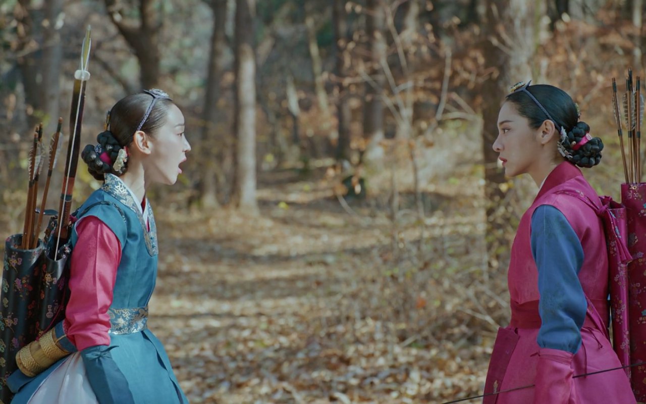 Adegan Berburu Shin Hye Sun dan Seol In Ah Dianggap Tak Masuk Akal, 'Mr. Queen' Banjir Kritik