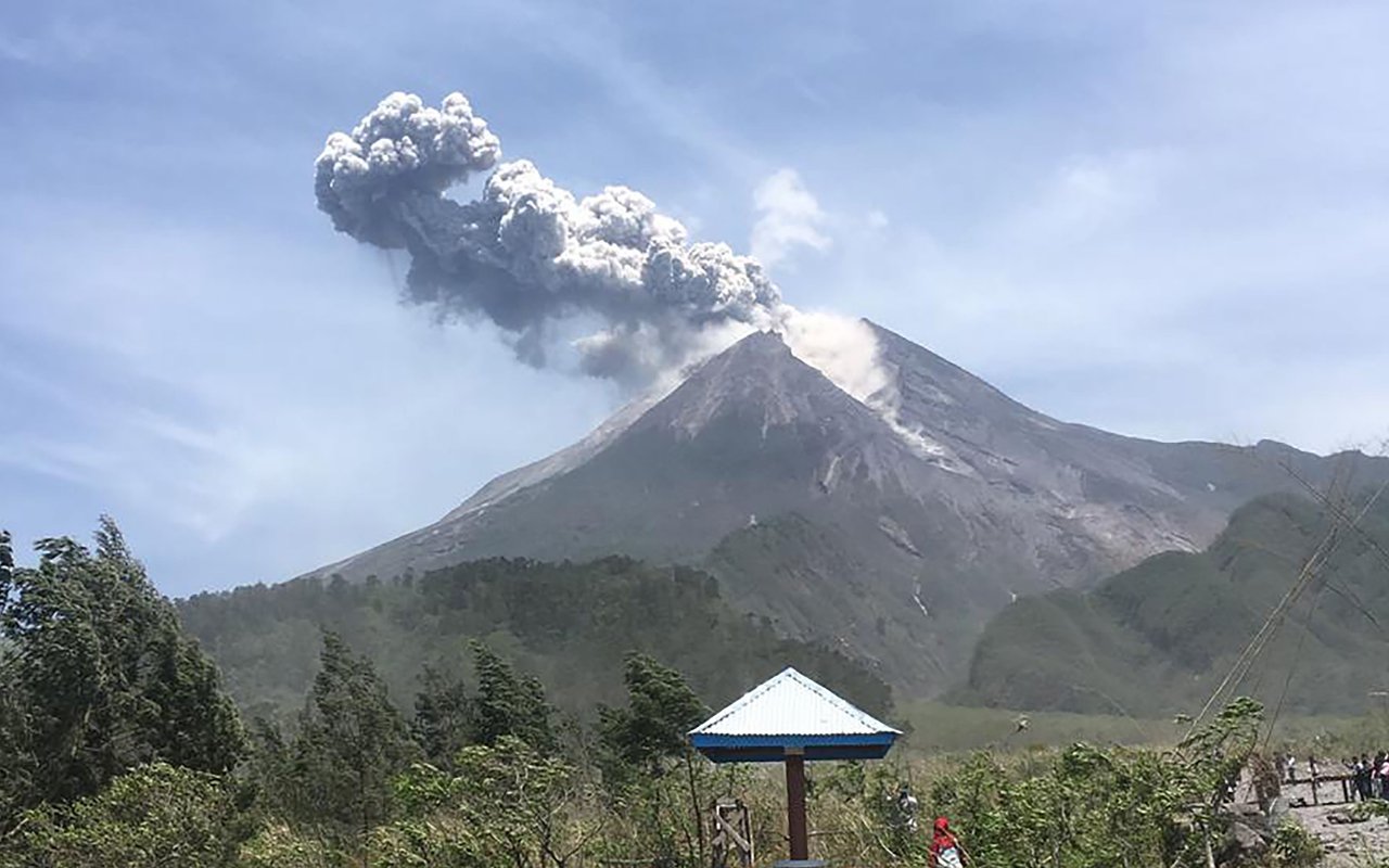 Gunung Merapi Kembali Muntahkan Awan Panas Sejauh 1,8 KM, Masih Ditetapkan Status Siaga