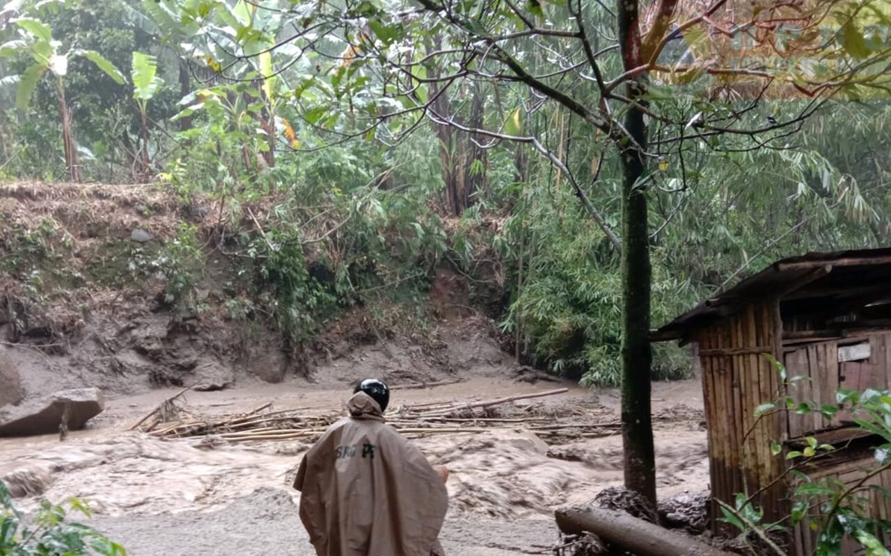 Ratusan Warga Diungsikan Imbas Banjir Bandang Terjang Puncak Bogor 