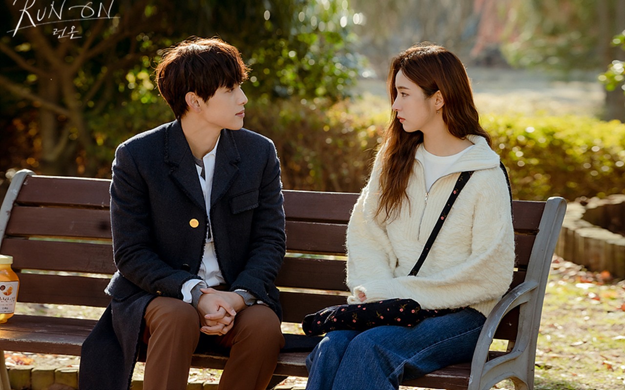 Siwan Salah Tingkah Cium Bibir Shin Se Kyung Saat Syuting 'Run On'