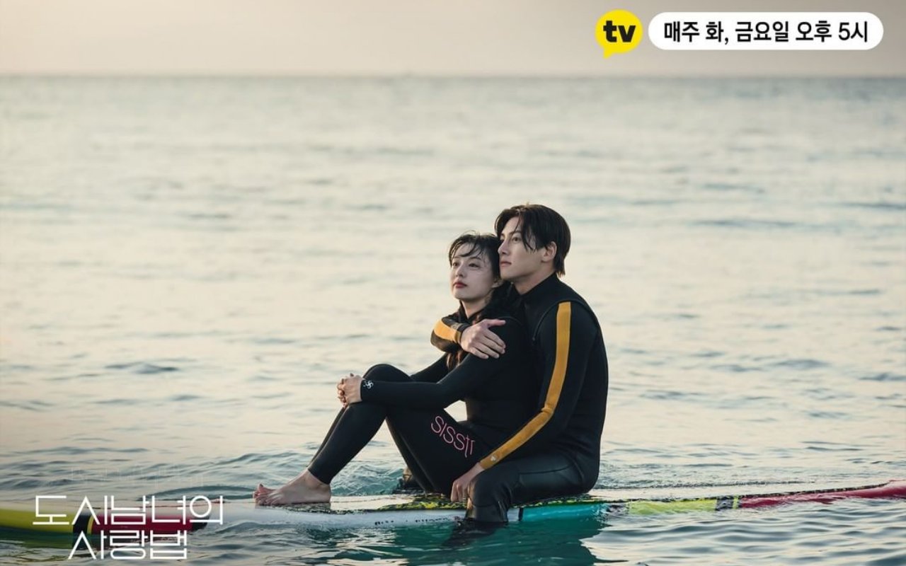 Akting Jempolan Kim Ji Won dan Ji Chang Wook di Adegan Sedih 'Lovestruck in the City' Banjir Pujian
