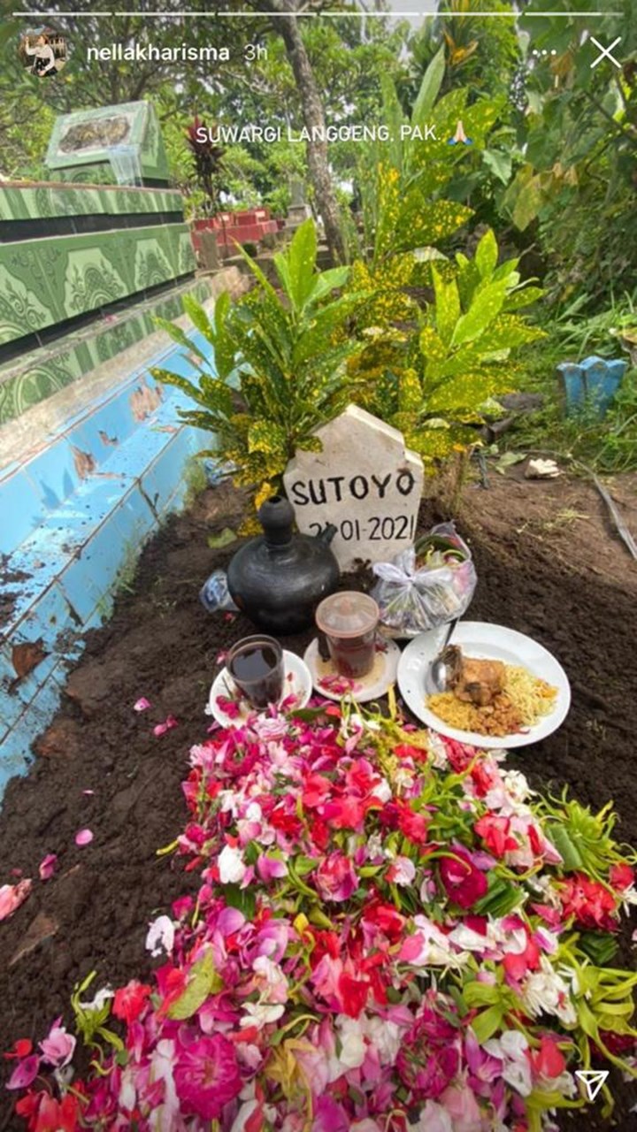 Ayah Nella Kharisma Meninggal, Kopi Dan Sepiring Nasi Kuning Di Atas Makamnya Jadi Perbincangan