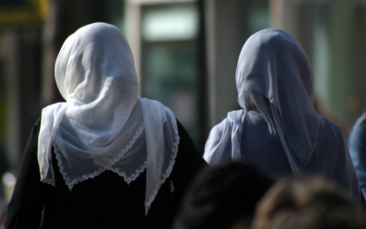 Ramai Siswi Non-muslim Diwajibkan Pakai Jilbab, Kadisdik Lakukan Evaluasi