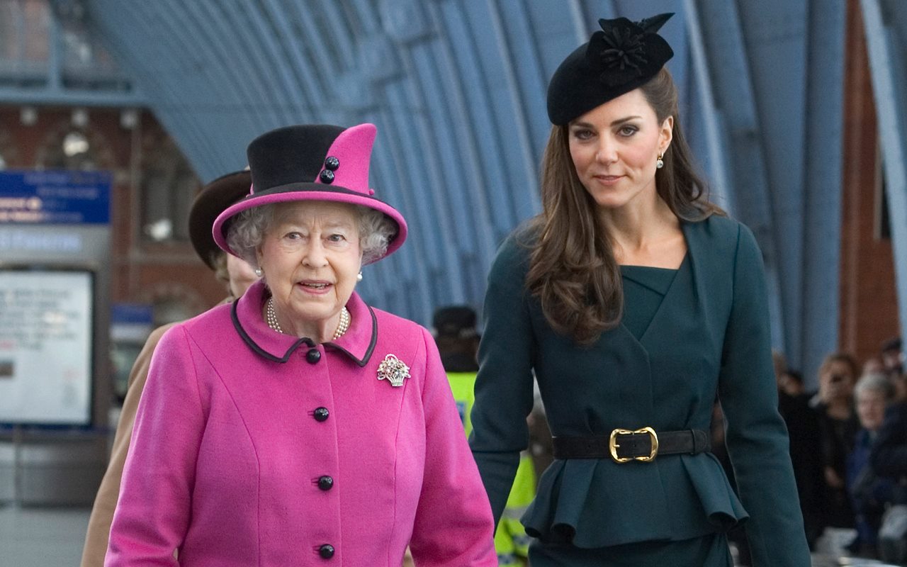 Ratu Elizabeth Bakal Beri Kejutan Khusus untuk Rayakan 10 Tahun Kate Middleton Jadi Anggota Kerajaan