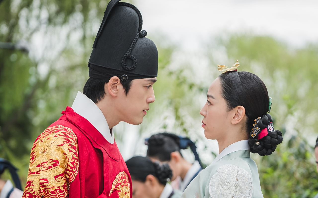 Kode Rahasia Kim Jung Hyun dan Shin Hye Sun di Episode Terbaru 'Mr. Queen' Jadi Perbincangan Hangat