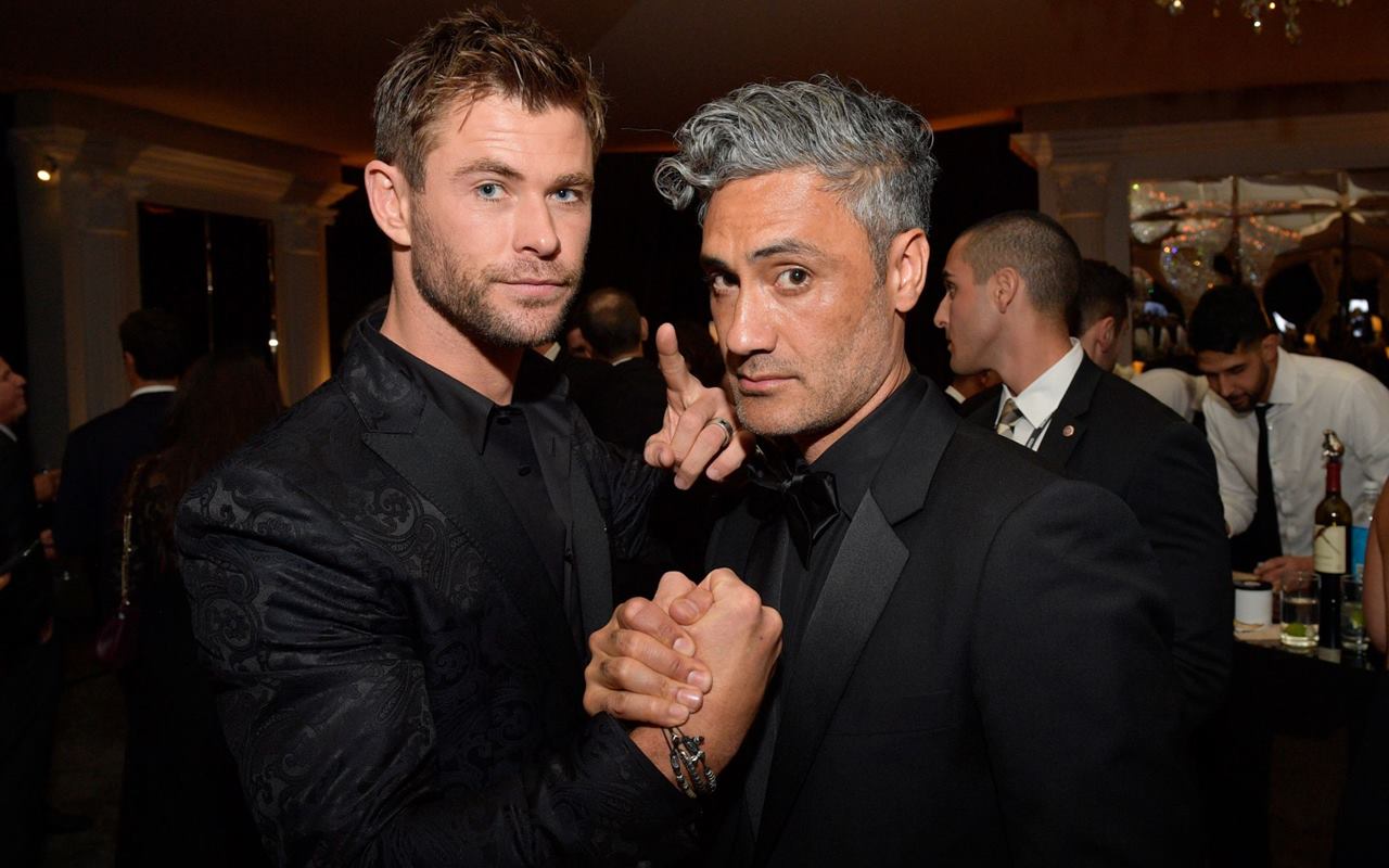 Chris Hemsworth dan Taika Waititi Rayakan Syuting 'Thor: Love and Thunder' dengan Ritual Tradisional
