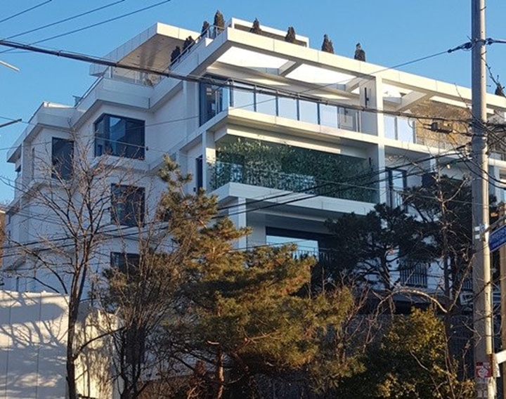 Hyun Bin Dilaporkan Beli Rumah 60 Miliar untuk Persiapan Nikahi Son Ye Jin
