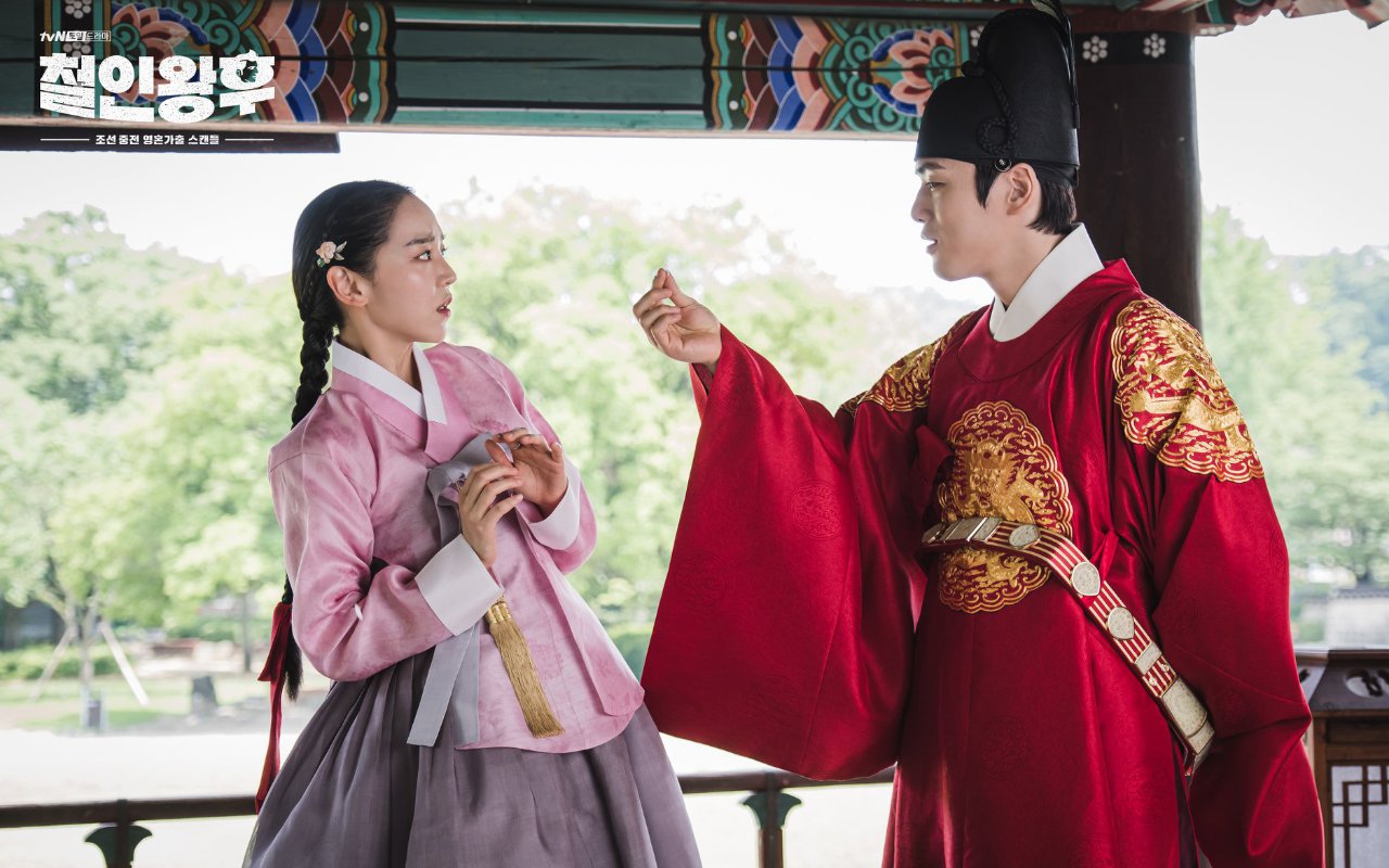 Kecemburuan Kim Jung Hyun pada Shin Hye Sun di 'Mr. Queen' Bikin Netizen Ngakak