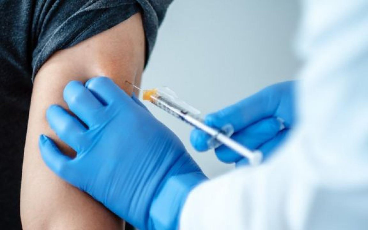 Kantongi Izin BPOM, Vaksinasi COVID-19 Nakes Kategori Lansia Dimulai Hari Ini