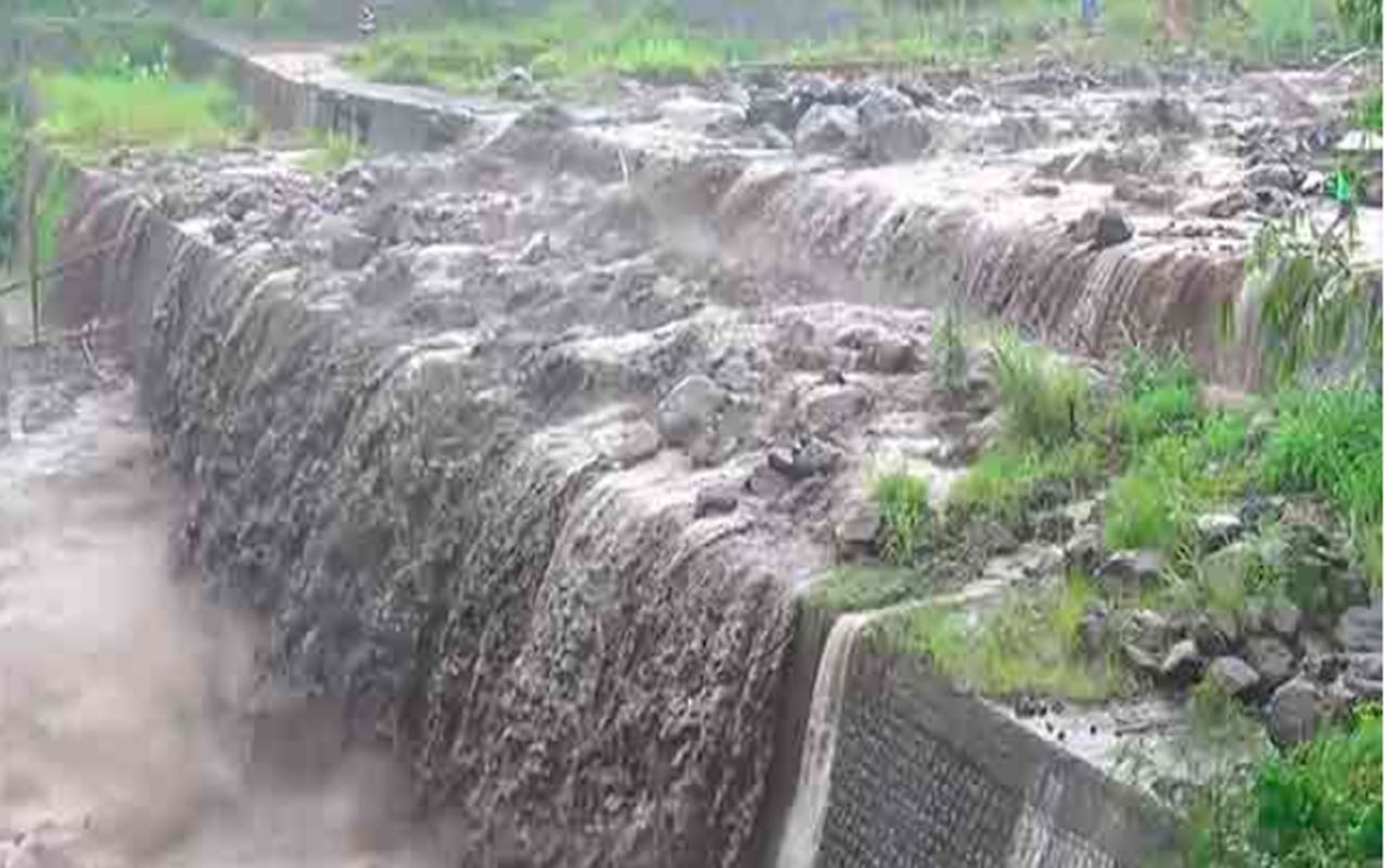 Banjir Lahar Dingin Semeru, BPBD Lumajang Imbau Penambang dan Warga Menjauh