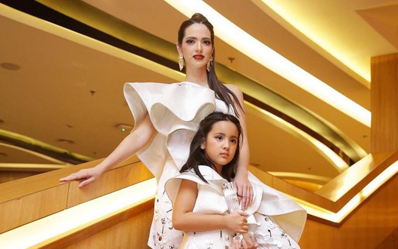 Baru 8 Tahun, Putri Nia Ramadhani Pamer Wajah Cantik Dihiasi Make-Up Tuai Pro-Kontra