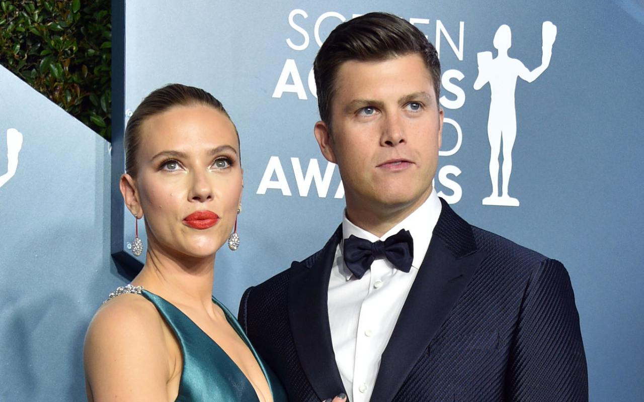 Colin Jost Akui Super Senang Saat Nikahi Scarlett Johansson Hingga Tak Kepikiran Siapkan Pesta
