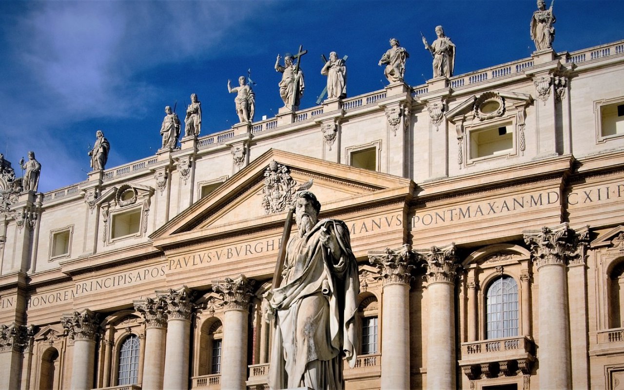 Vatikan Bakal Beri Sanksi Tegas Ini Bagi Staf yang Tolak Vaksin Corona