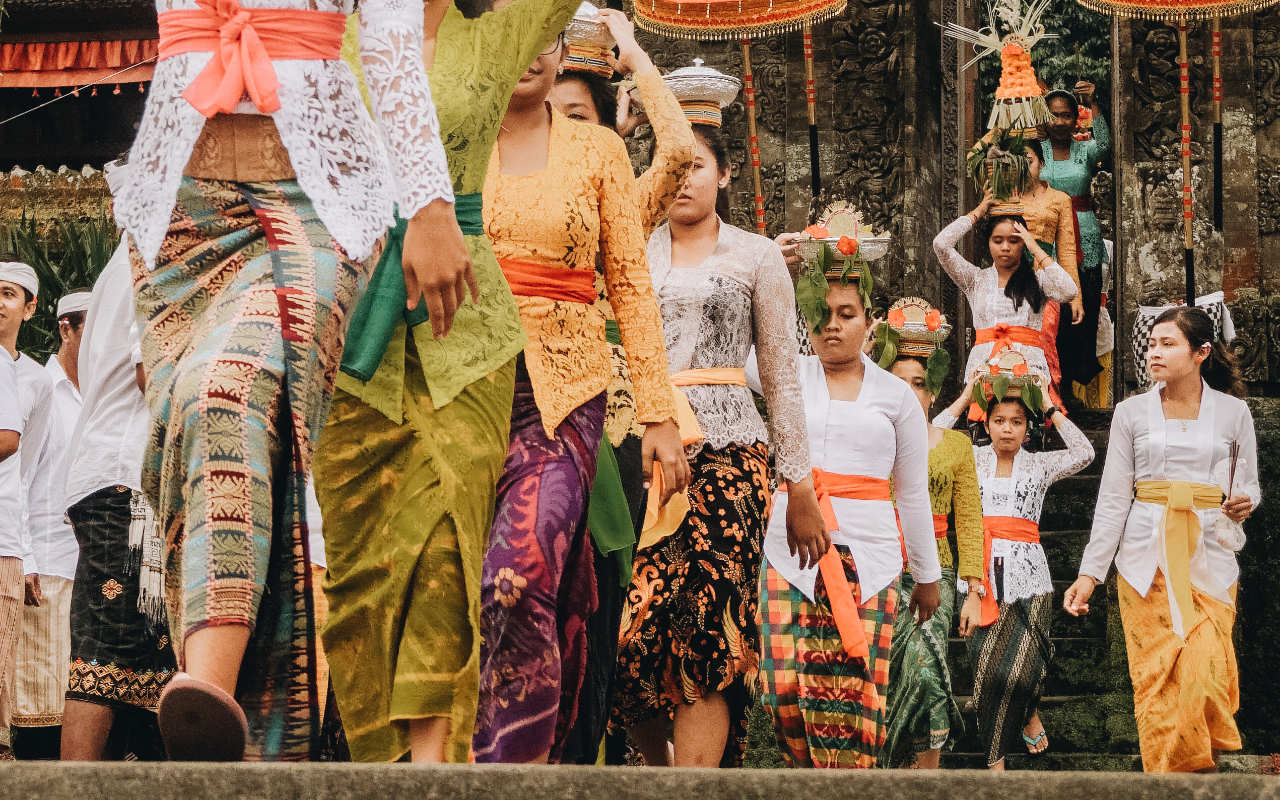 Jaga Warisan Budaya, Bali Sahkan Aturan Kain Endek Dipakai Setiap Selasa